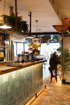 La barra de L'Aixeta con los tiradores de cerveza