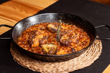 Arroz meloso de rabo de toro y alcachofas